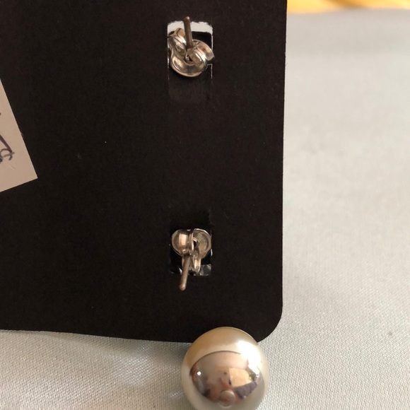 Dangling - Picture 2 of 3